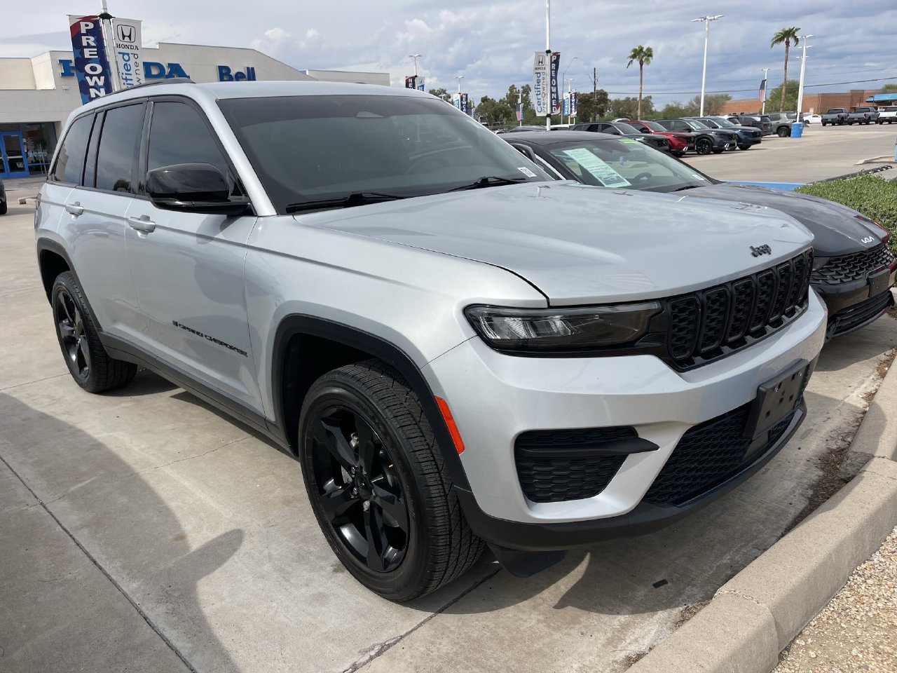 Used 2022 Jeep Grand Cherokee Altitude SUV