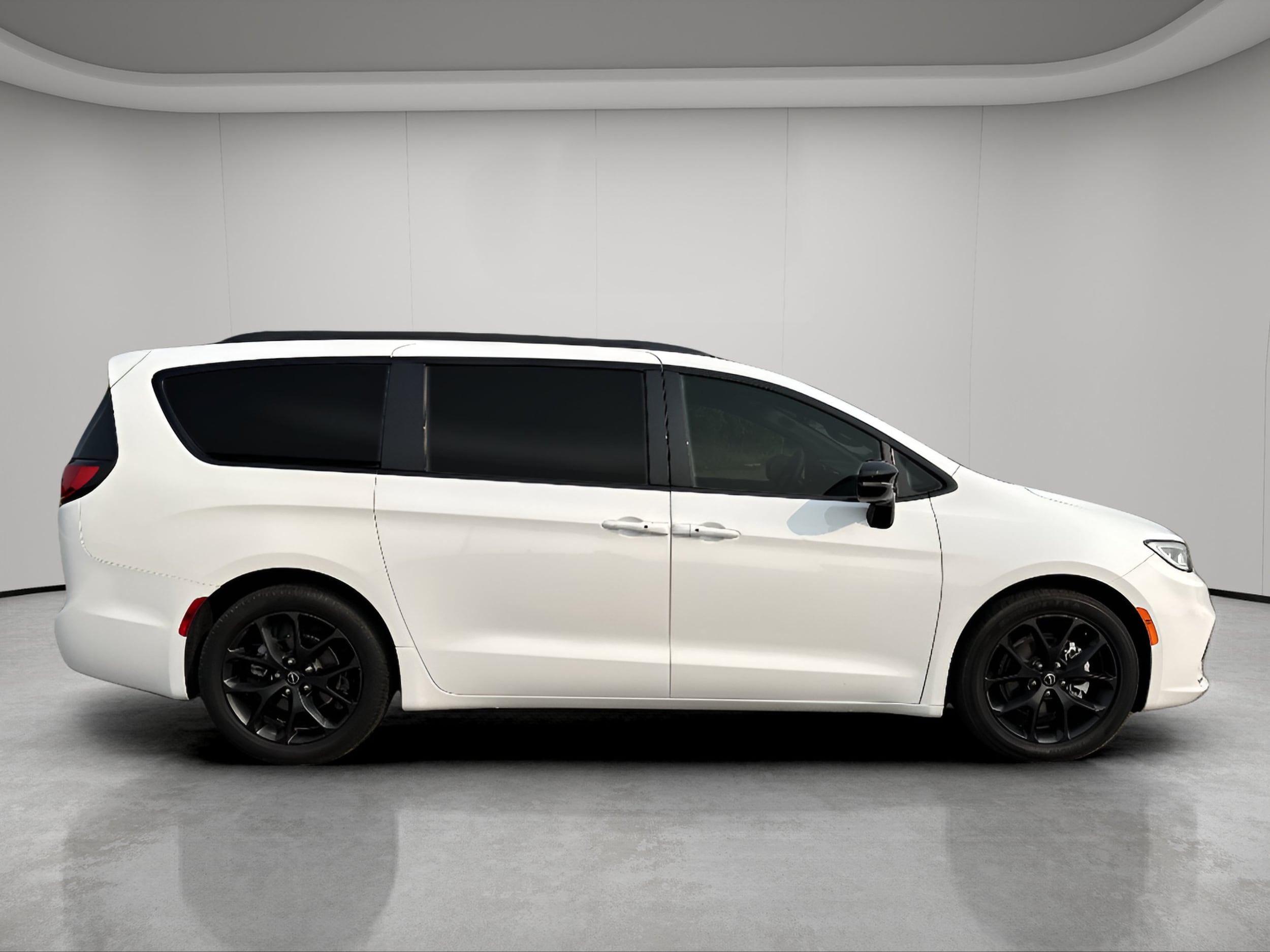 Used 2025 Chrysler Pacifica Limited with VIN 2C4RC1GG9SR549065 for sale in Bemidji, Minnesota