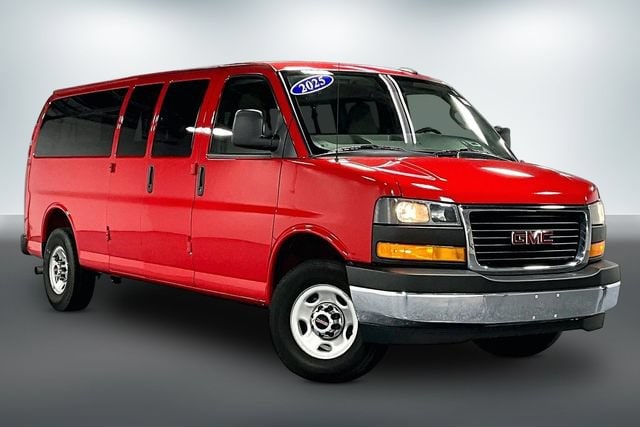 2025 GMC Savana Passenger LT