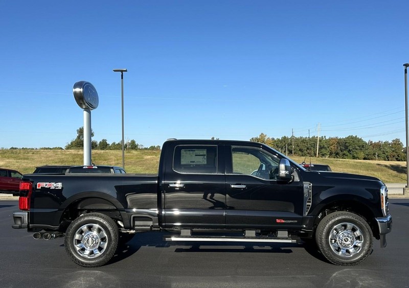 New 2027 Ford Super Duty F-250® Lariat® TRUCK