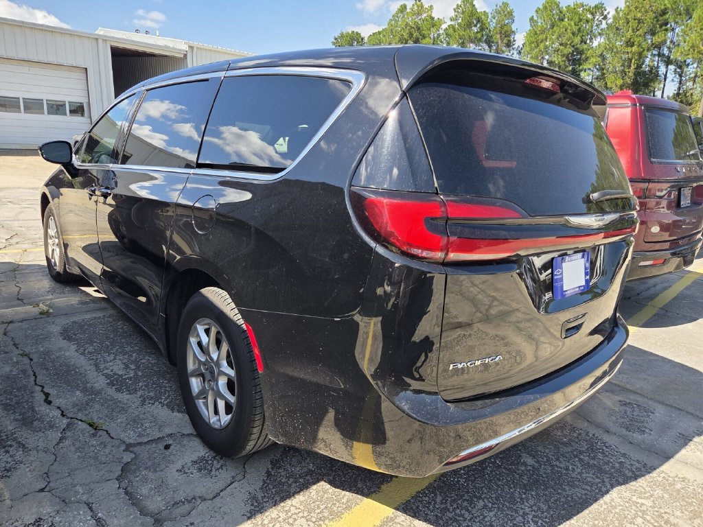 Used 2025 Chrysler Pacifica Select Van Passenger Van