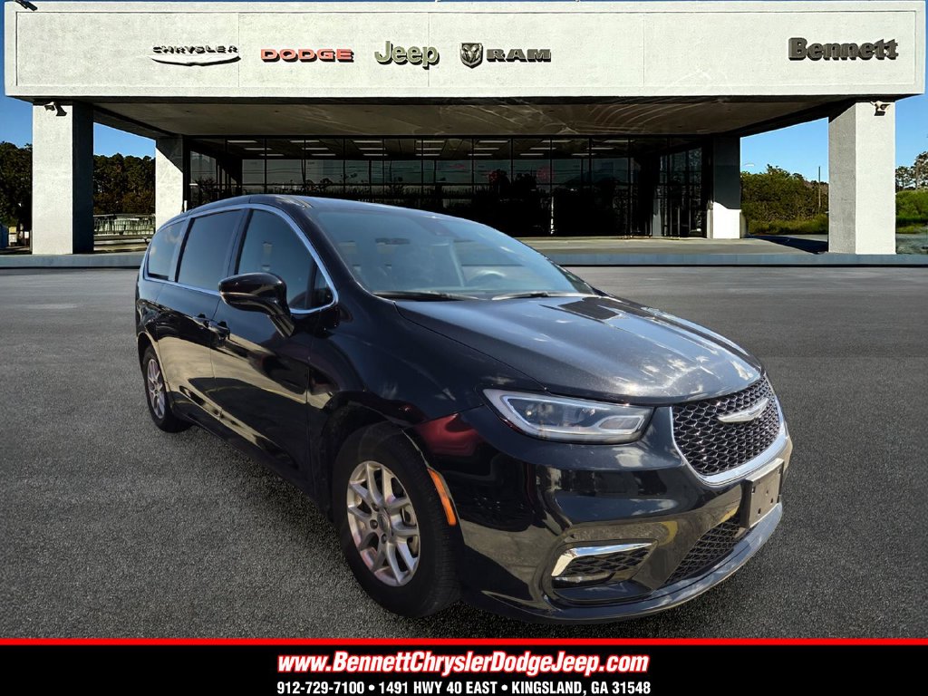 Used 2025 Chrysler Pacifica Select Van Passenger Van