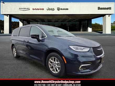 2024 Chrysler Pacifica Touring L Van Passenger Van