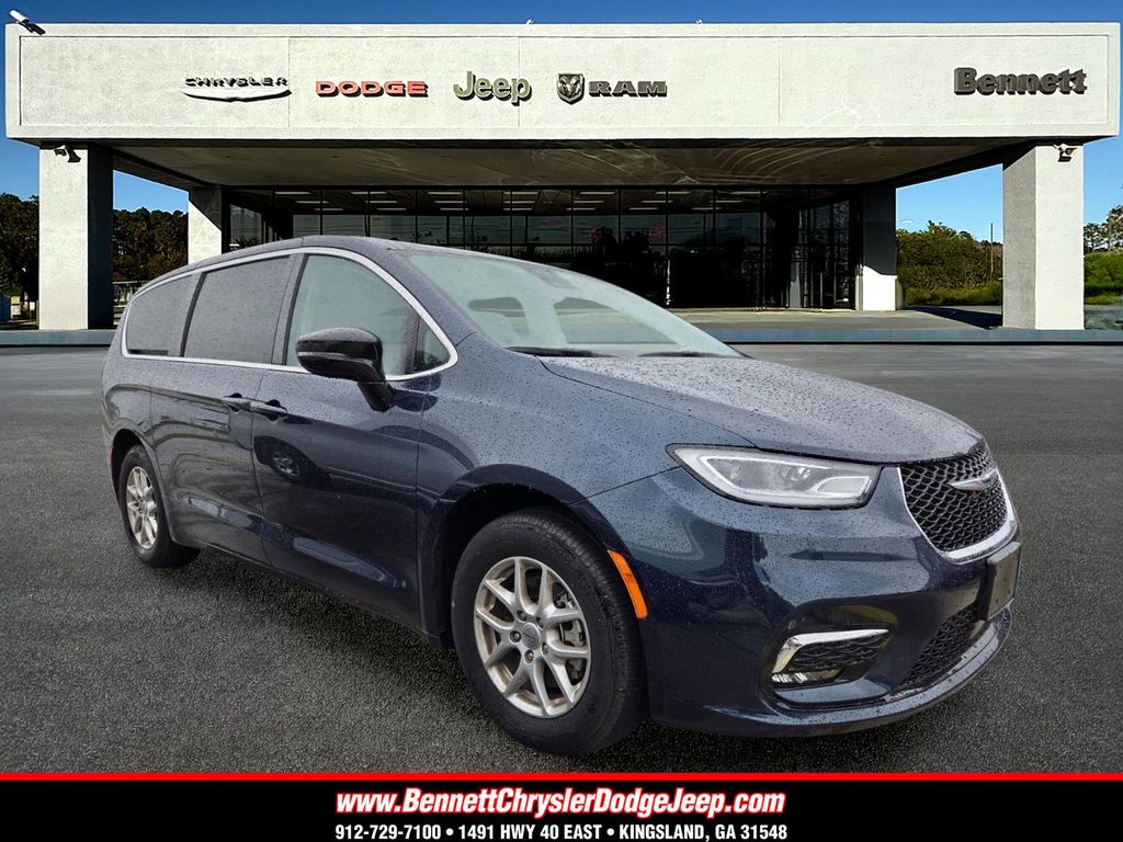 Used 2024 Chrysler Pacifica Touring L Minivan/Van