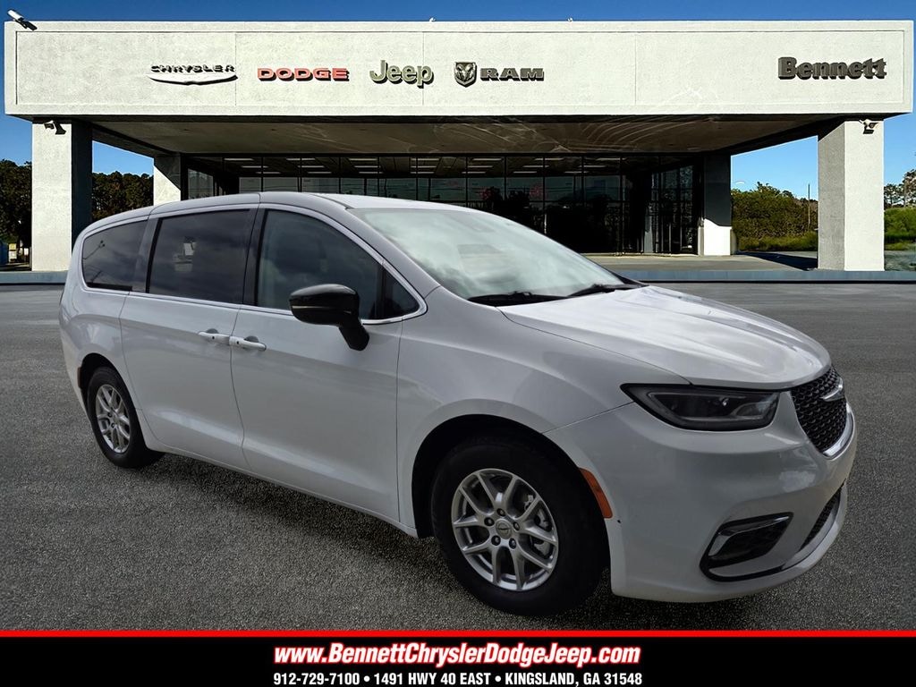 Used 2024 Chrysler Pacifica Touring L Van Passenger Van