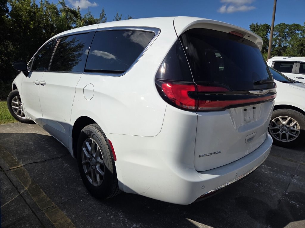 Used 2025 Chrysler Pacifica Select Van Passenger Van