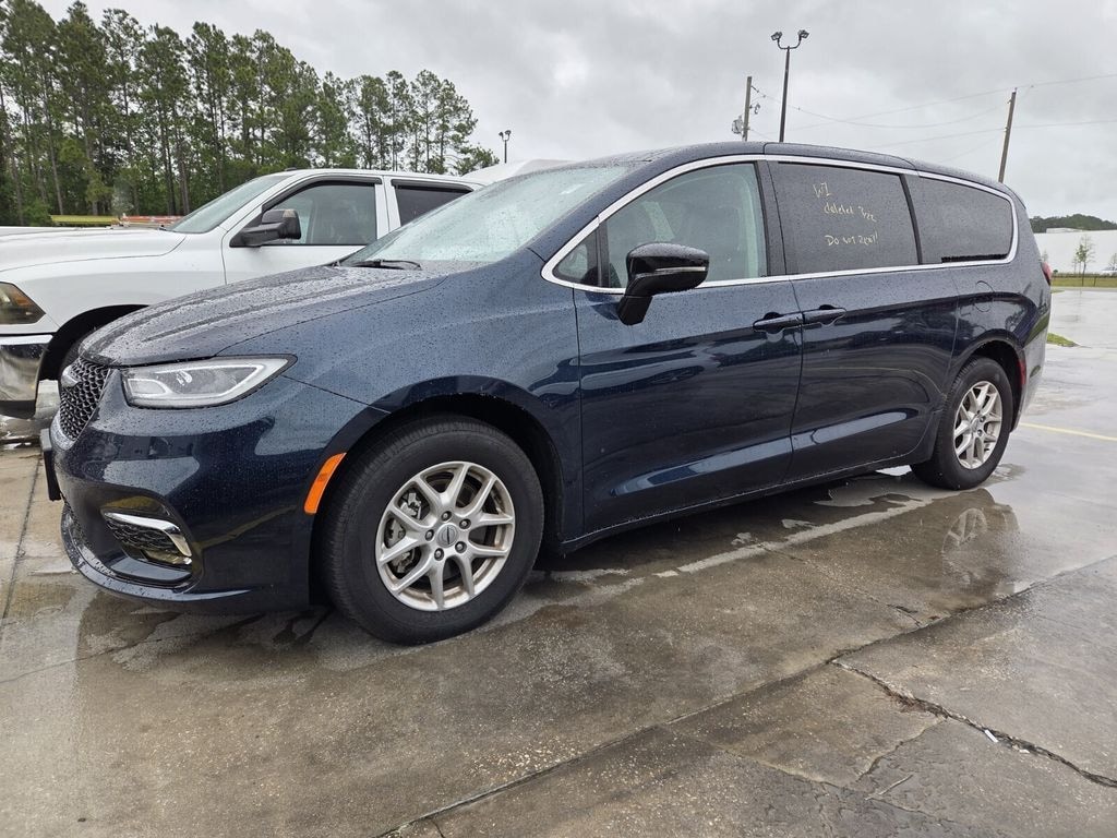 Used 2024 Chrysler Pacifica Touring L Minivan/Van