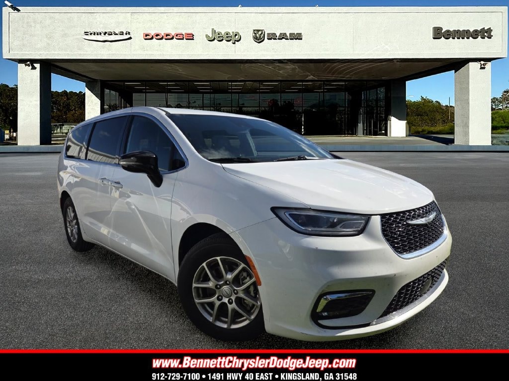 Used 2025 Chrysler Pacifica Select Van Passenger Van