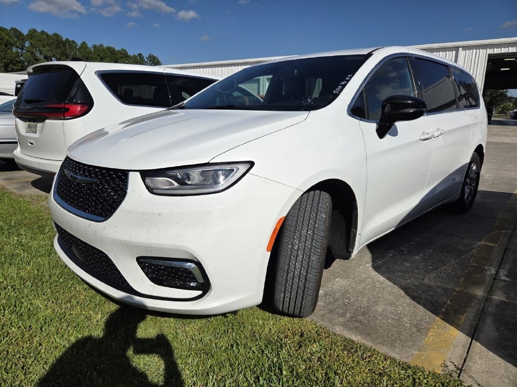 Used 2025 Chrysler Pacifica Select Van Passenger Van