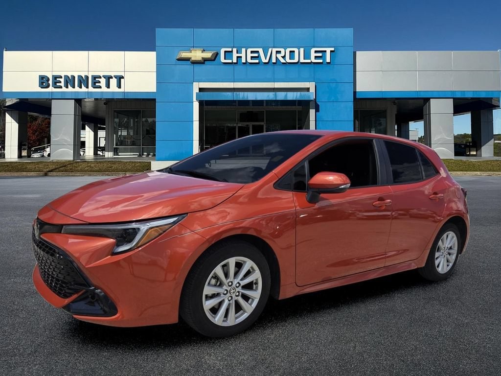 Used 2025 Toyota Corolla Hatchback SE Hatchback