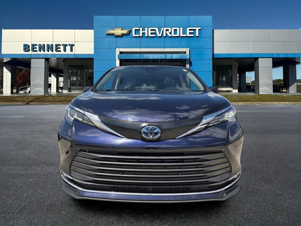Used 2023 Toyota Sienna XLE