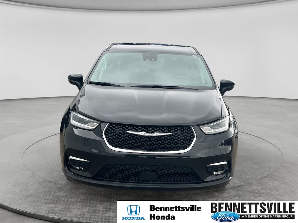 Used 2023 Chrysler Pacifica Touring L Passenger Van