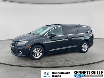 Used 2023 Chrysler Pacifica Touring L FWD Bennettsville