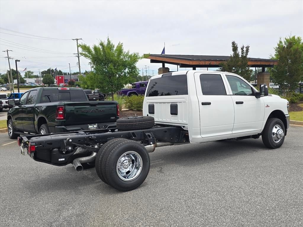 New 2026 Ram 3500 Chassis Cab TRADESMAN CREW 4X4 60' CA Pickup