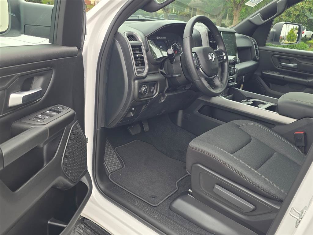 New 2027 Ram 1500 EXPRESS CREW CAB 4X4 5'7' BOX Pickup