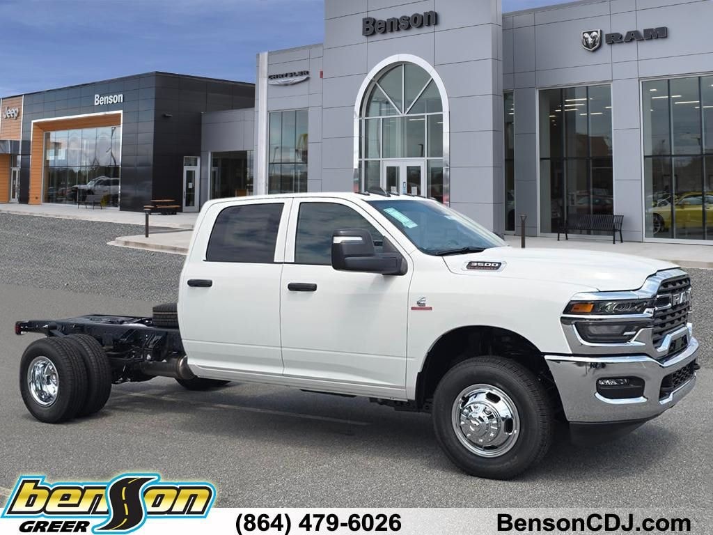 New 2026 Ram 3500 Chassis Cab TRADESMAN CREW 4X4 60' CA Pickup