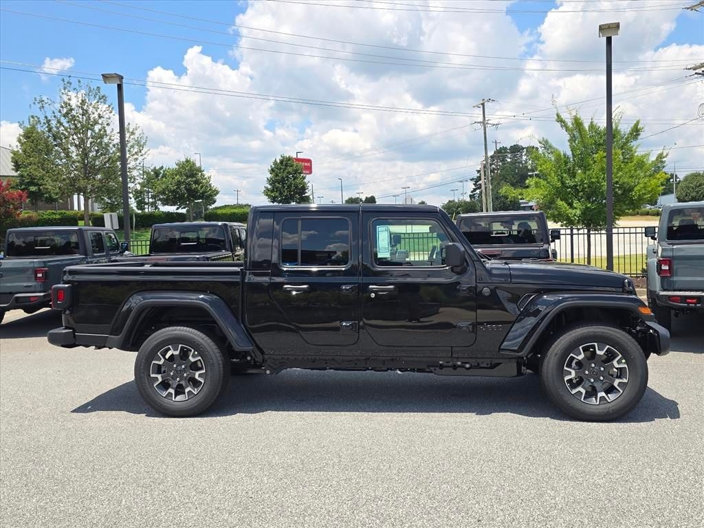 New 2026 Jeep Gladiator SAHARA 4X4 Pickup
