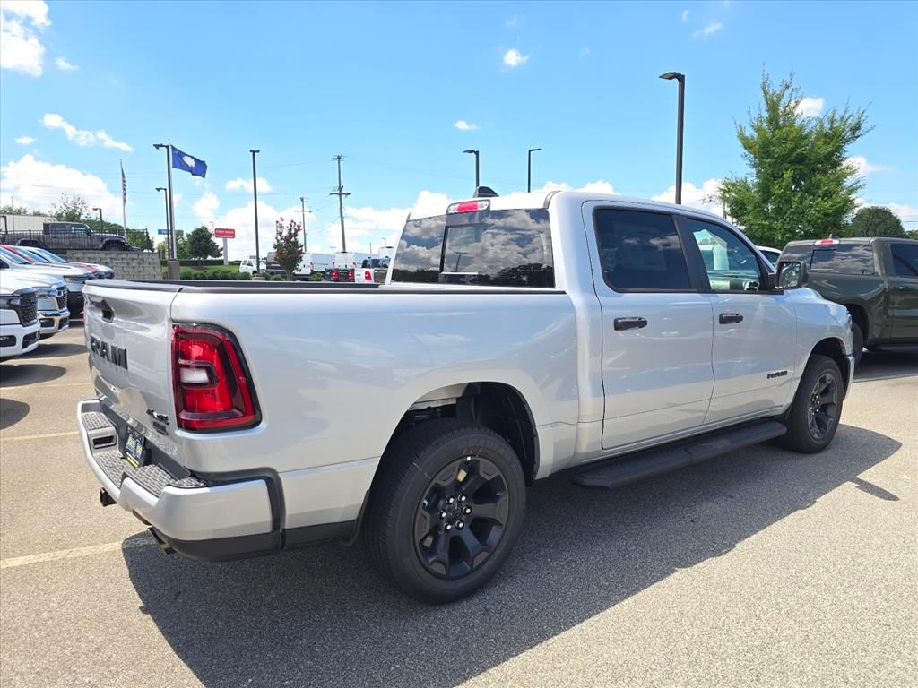 New 2026 Ram 1500 EXPRESS CREW CAB 4X4 5'7 BOX Pickup