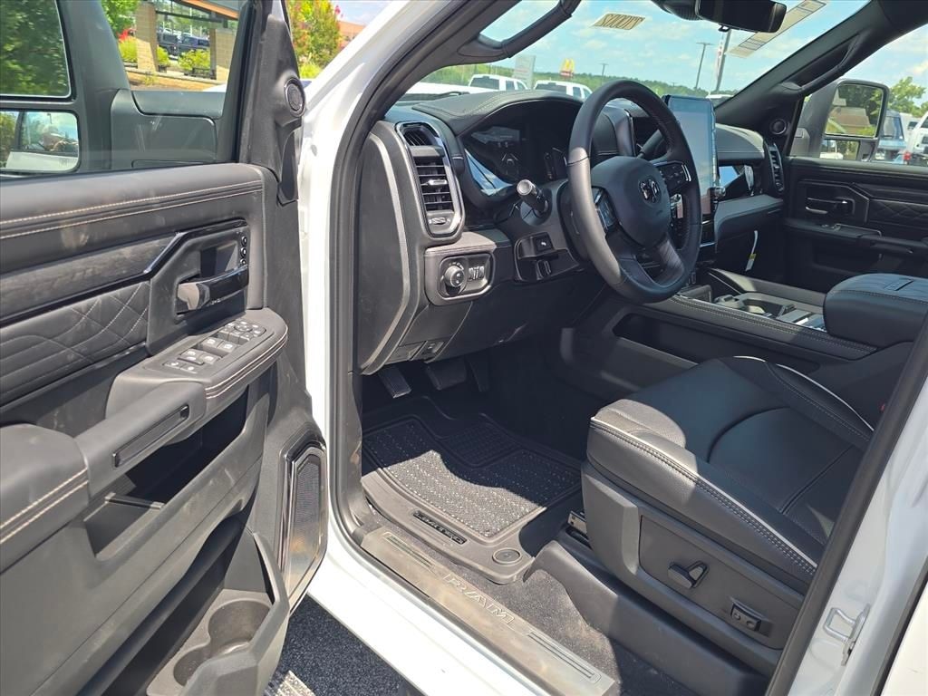 New 2027 Ram 3500 LIMITED CREW CAB 4X4 8' BOX Pickup