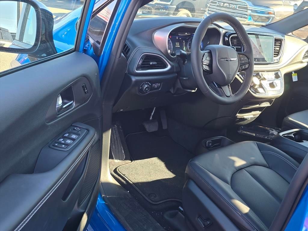 New 2026 Chrysler Pacifica SELECT Passenger Van