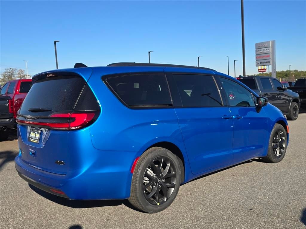 New 2026 Chrysler Pacifica SELECT Passenger Van