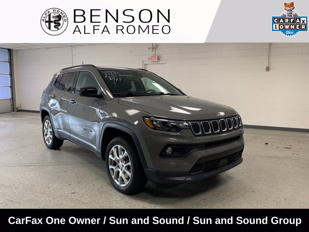 2023 Jeep Compass Latitude Lux 4WD photo