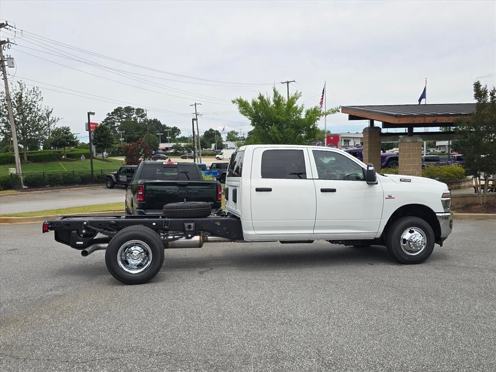 New 2026 Ram 3500 Chassis Cab TRADESMAN CREW 4X4 60' CA Pickup