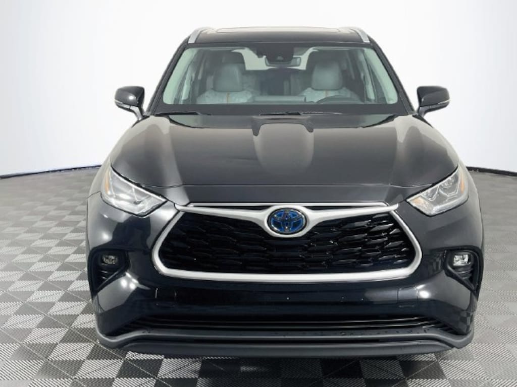Used 2023 Toyota Highlander Hybrid XLE Bronze SUV
