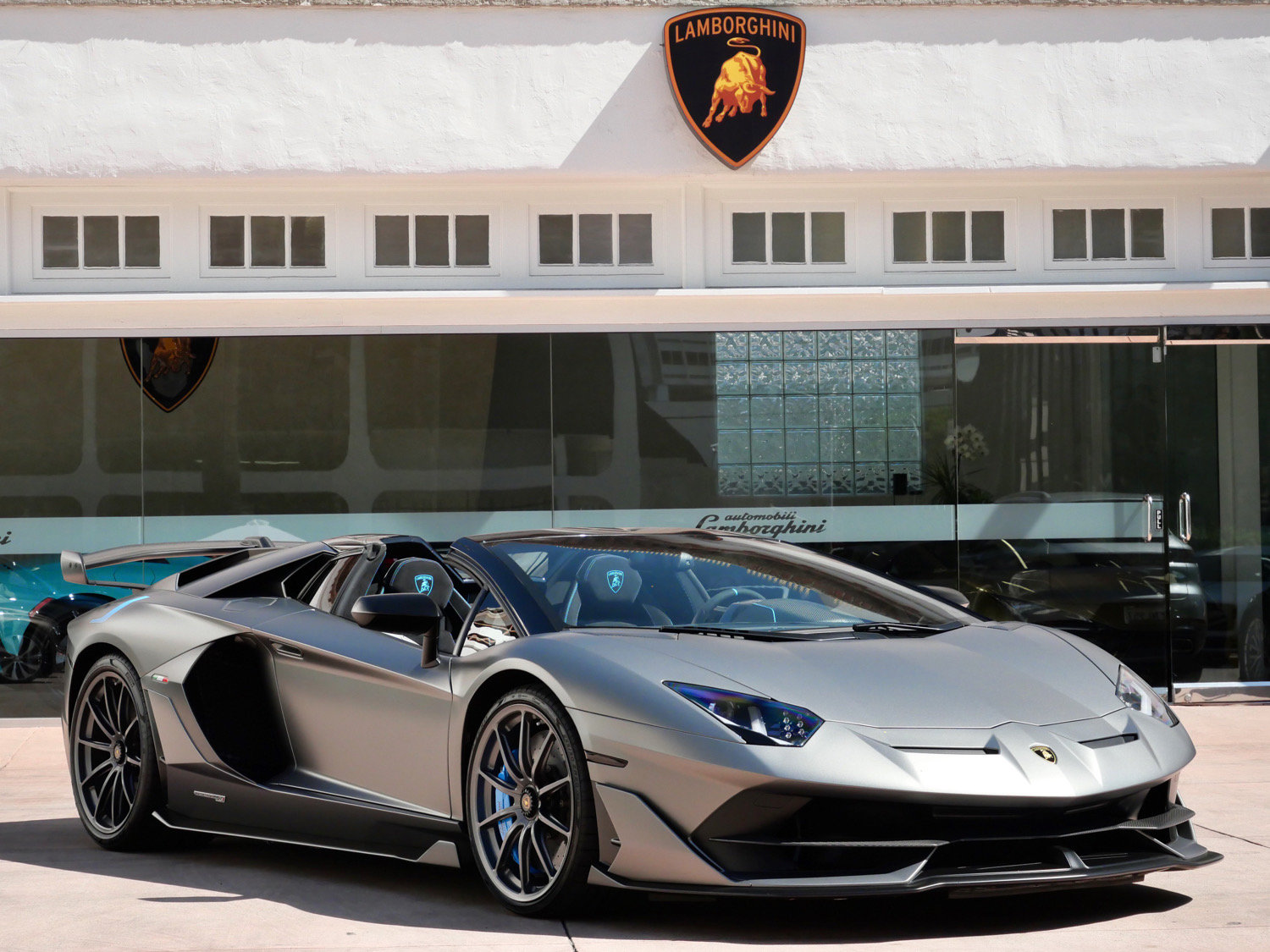  Lamborghini Aventador