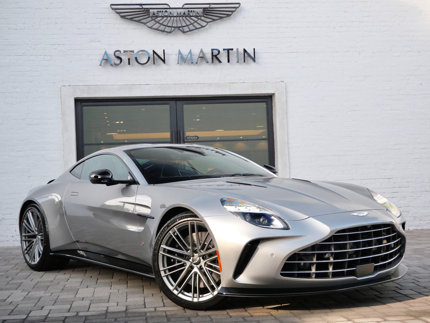 Aston Martin Vantage