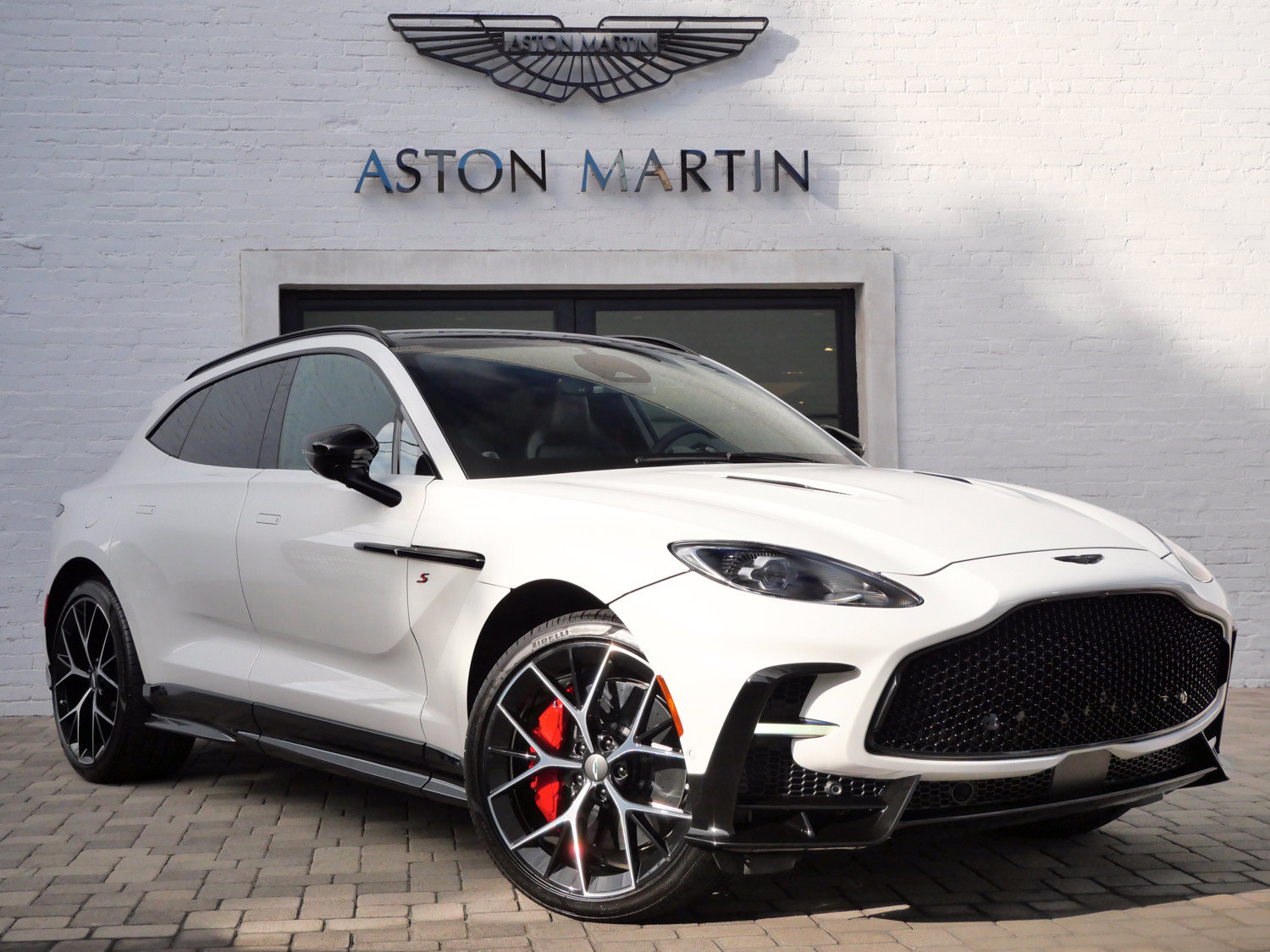  Aston Martin DBX