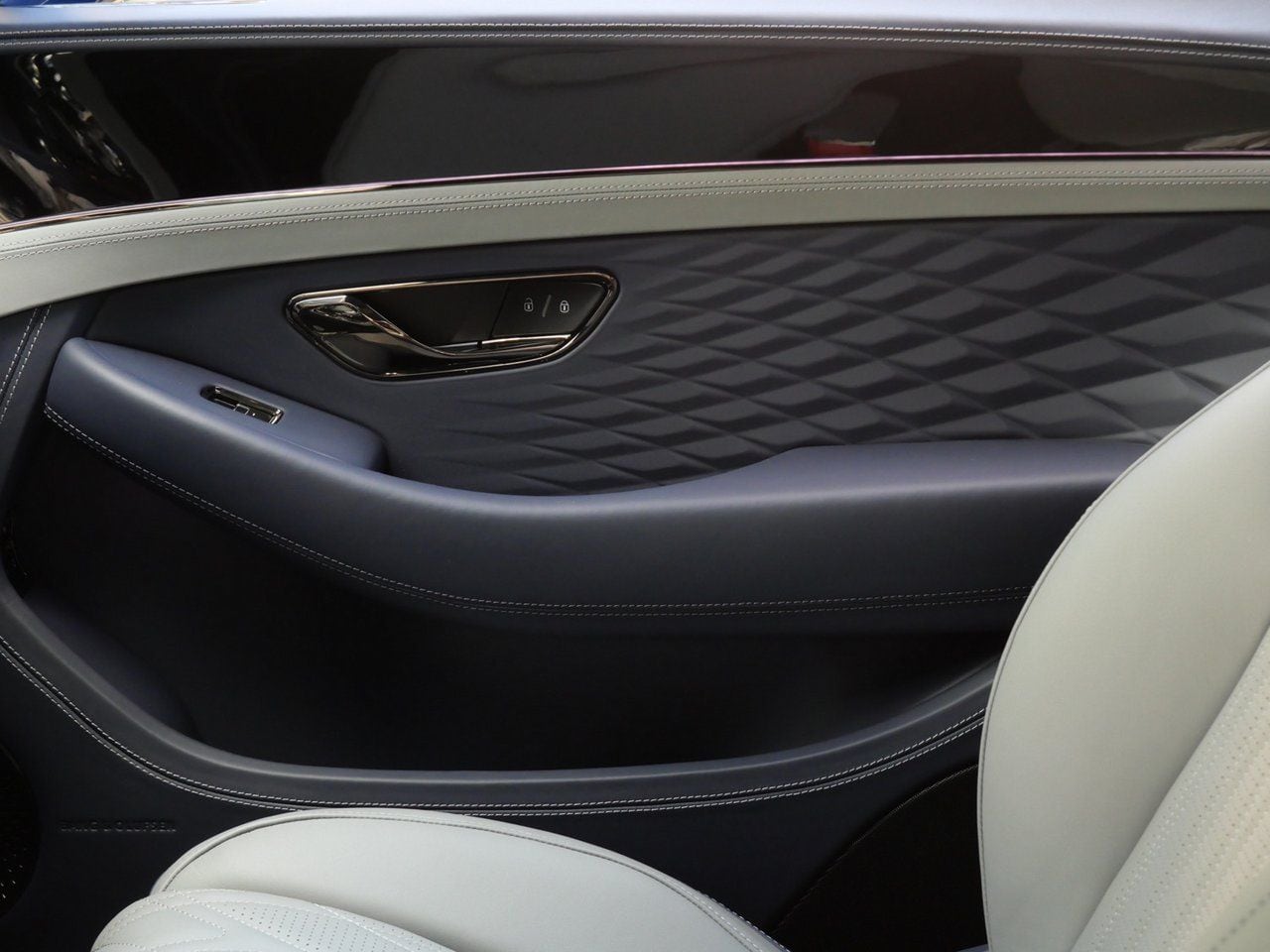 2026 Bentley Continental GT Azure - Photo 9
