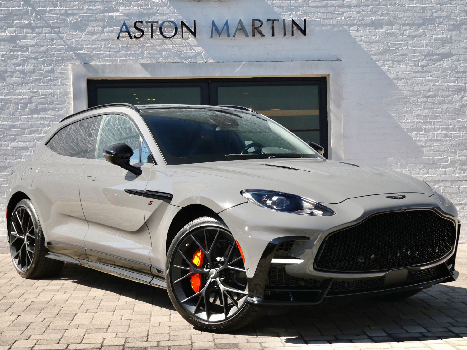  Aston Martin DBX