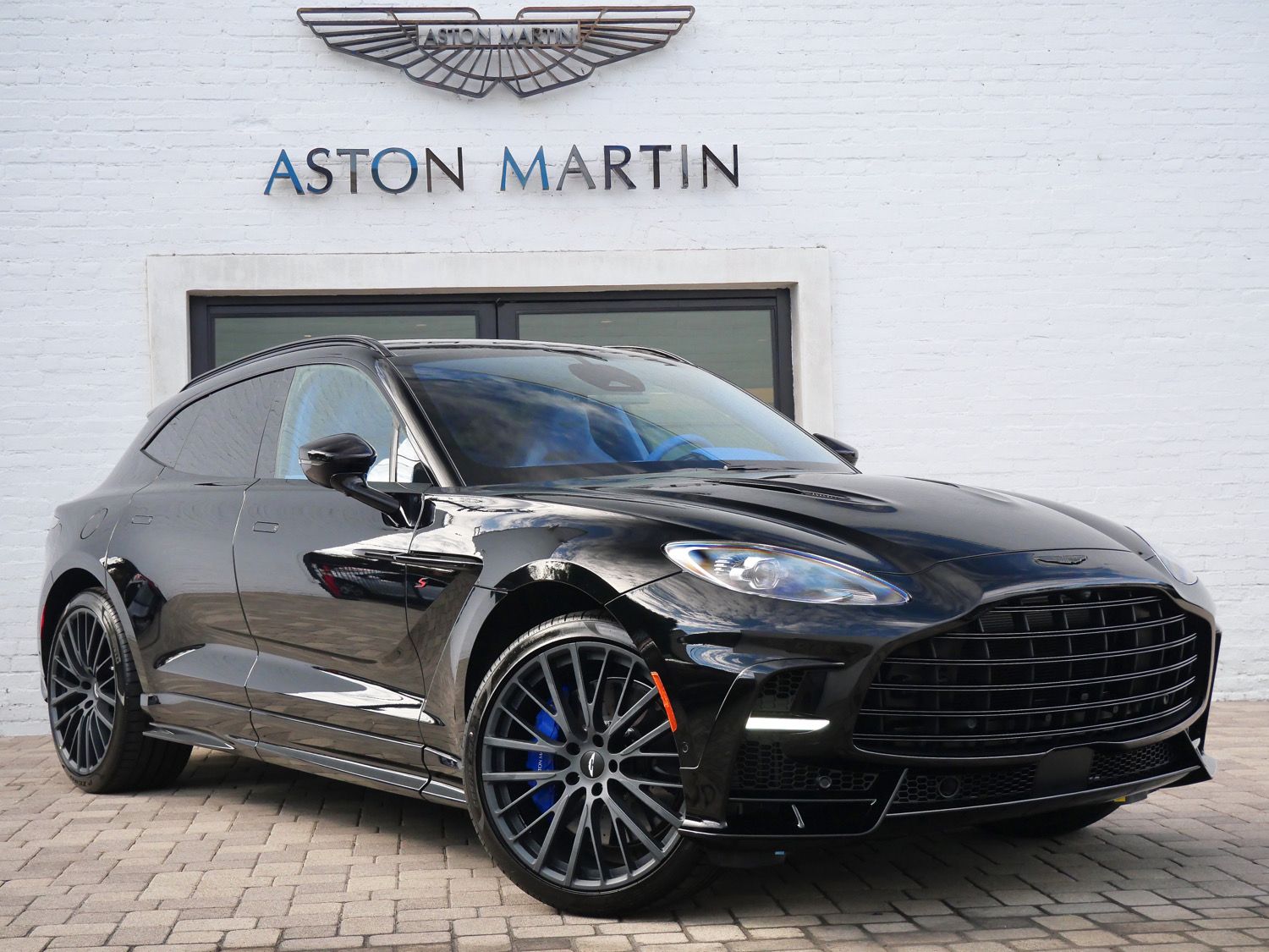  Aston Martin DBX