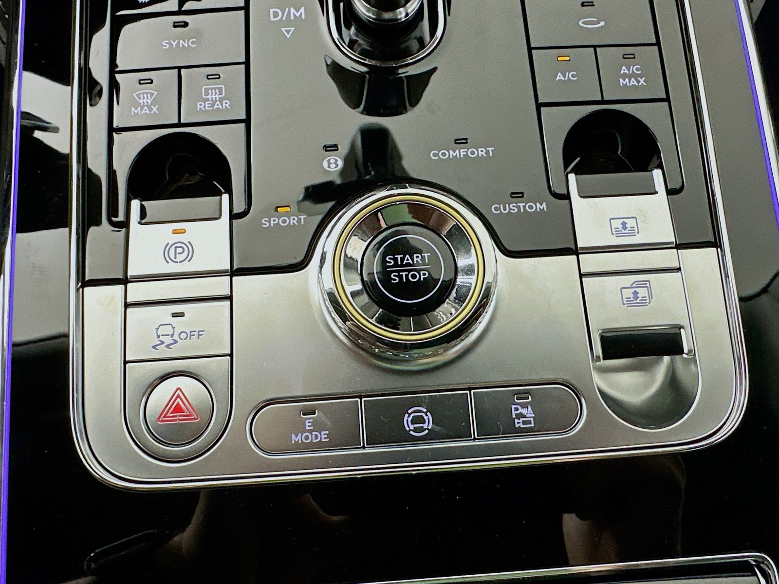 2026 Bentley Flying Spur Azure - Photo 31