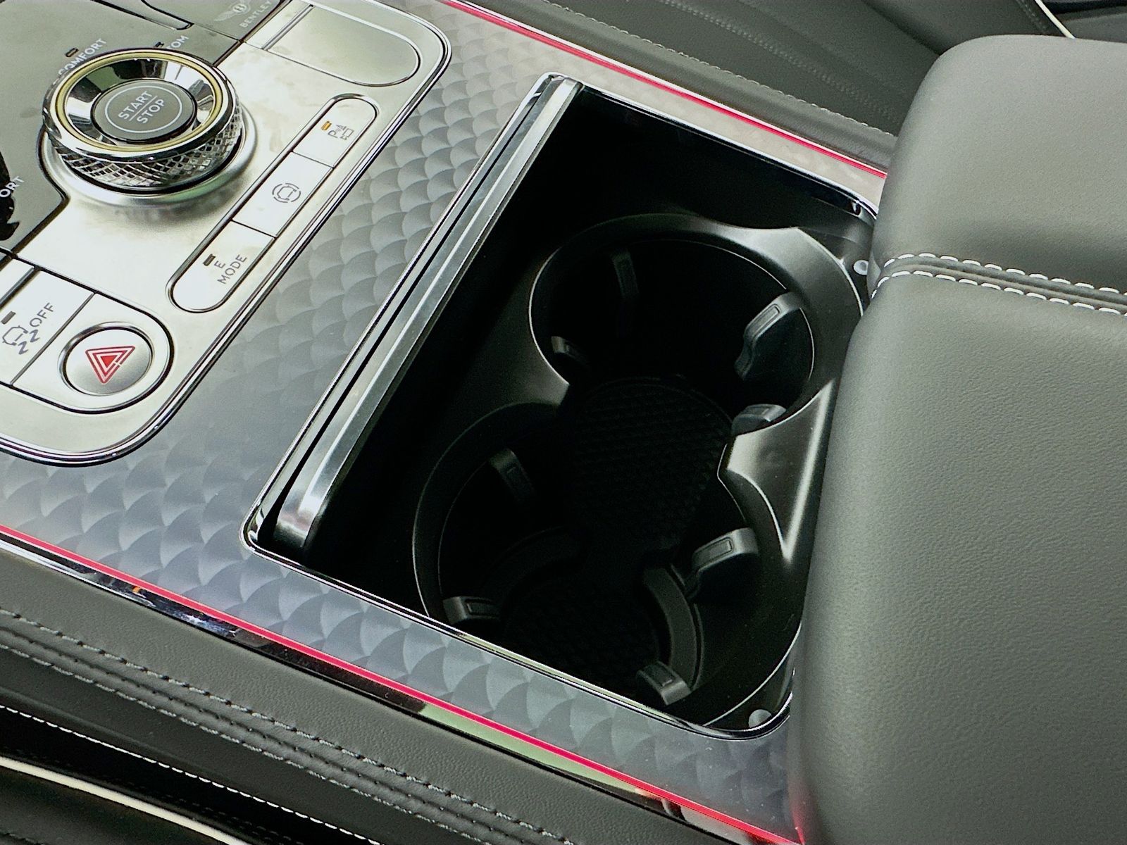 2025 Bentley Continental GT Black Edition - Photo 32