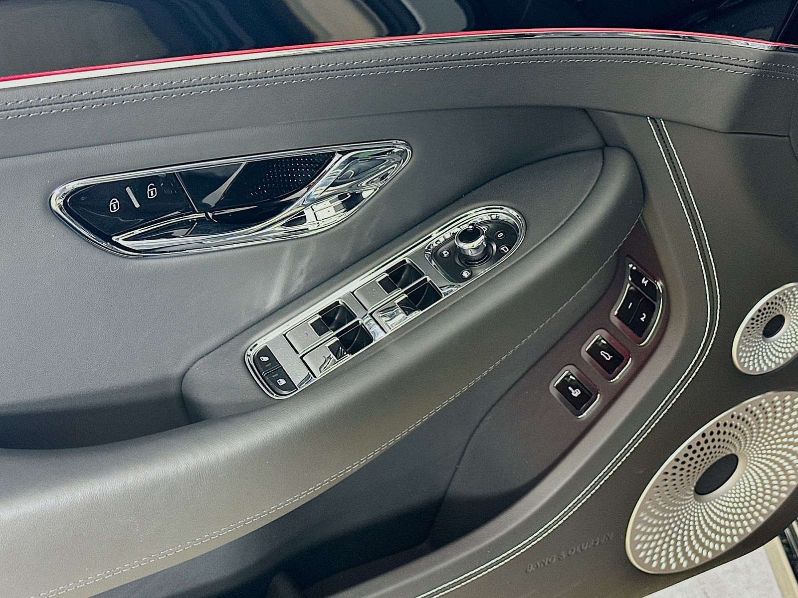 2025 Bentley Continental GT Black Edition - Photo 19