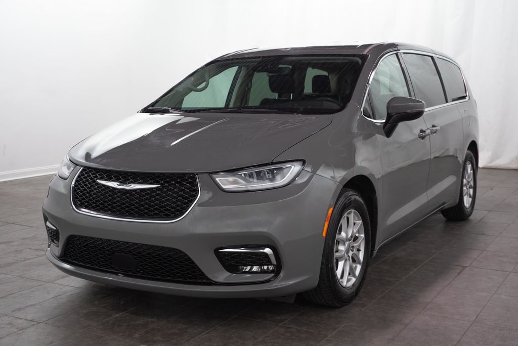 Used 2023 Chrysler Pacifica Touring L Van Passenger Van