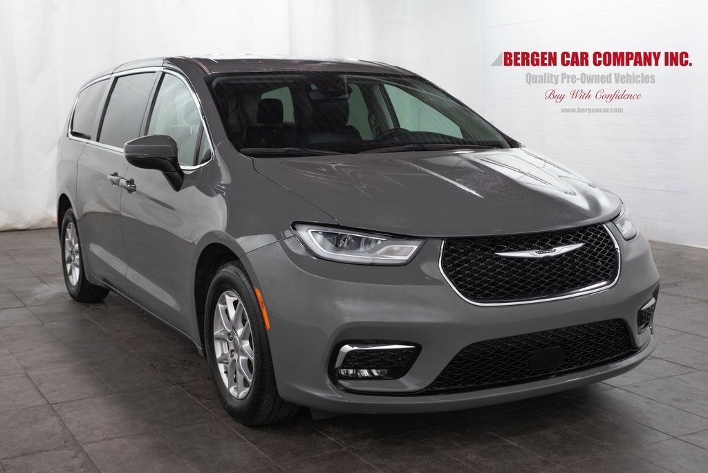Used 2023 Chrysler Pacifica Touring L Van Passenger Van