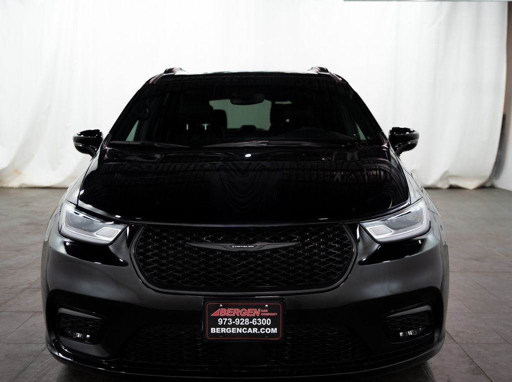 Used 2026 Chrysler Pacifica Limited Minivan/Van