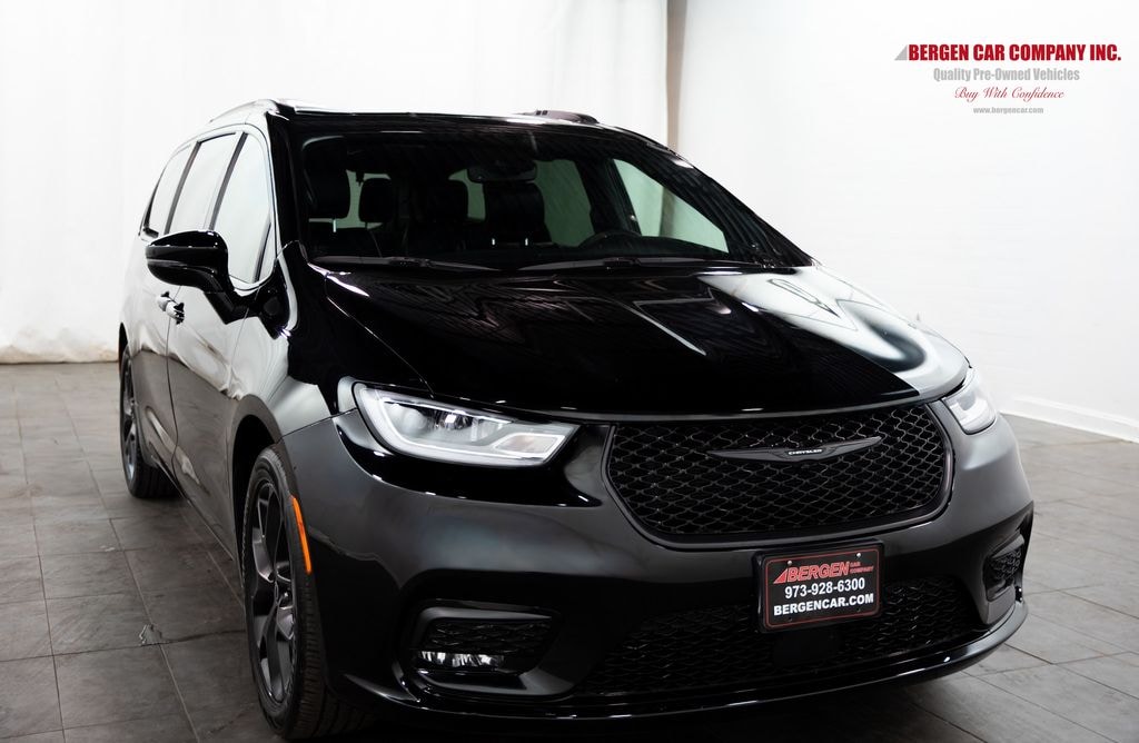 Used 2026 Chrysler Pacifica Limited Minivan/Van