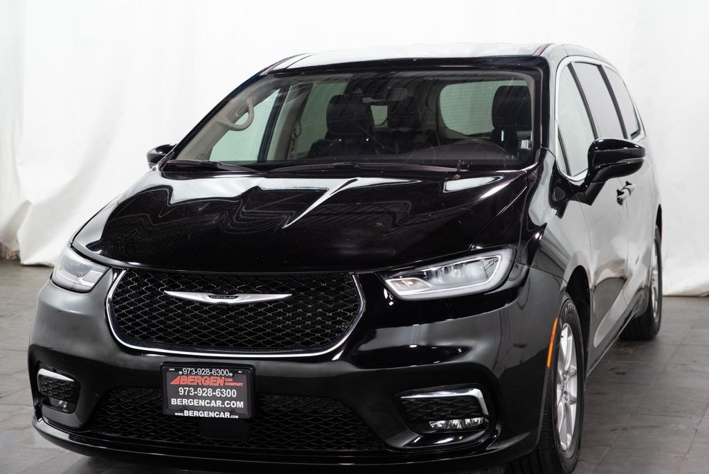 Used 2024 Chrysler Pacifica Touring L Van Passenger Van