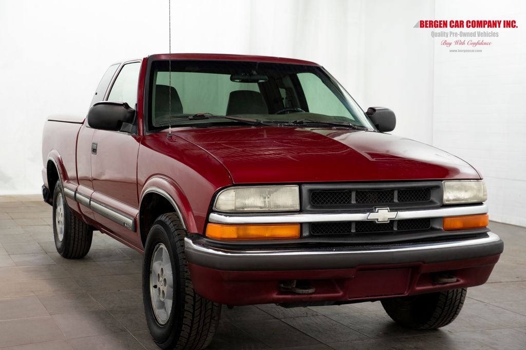 2002 Chevrolet S-10 LS