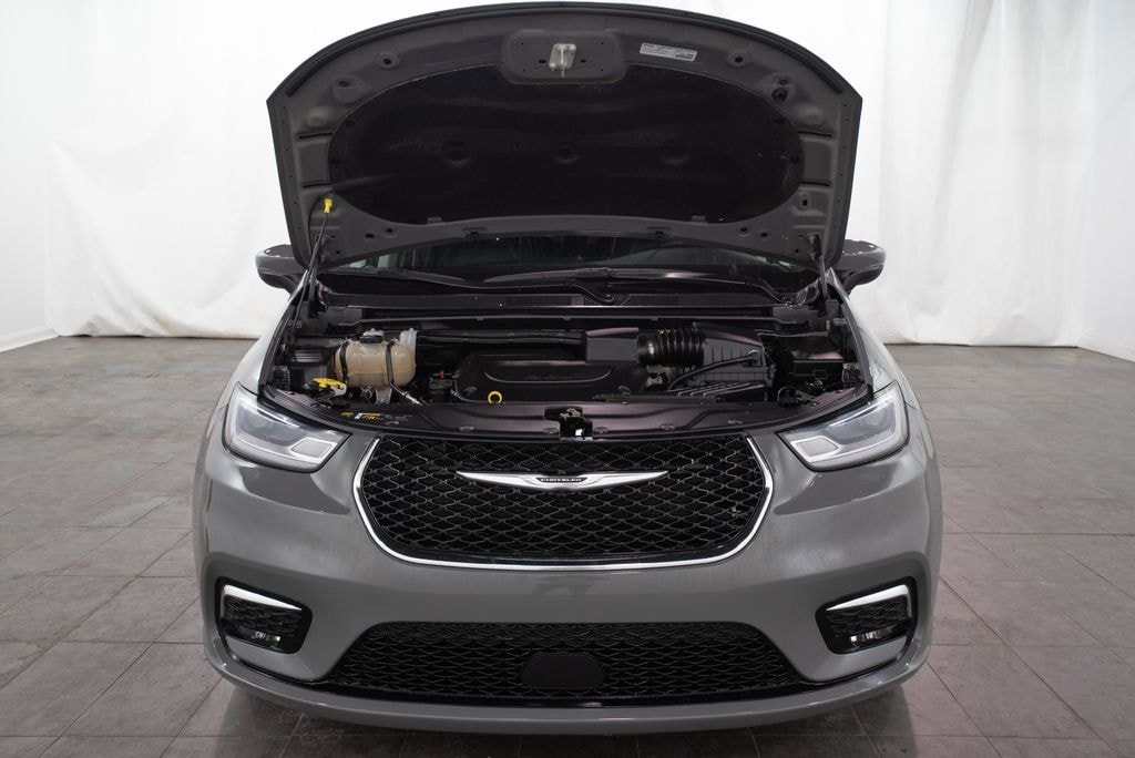 Used 2023 Chrysler Pacifica Touring L Van Passenger Van