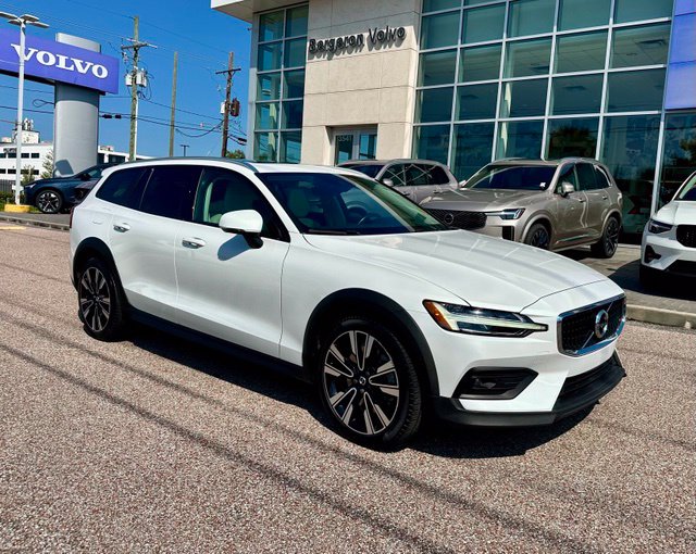2022 Volvo V60 Cross Country