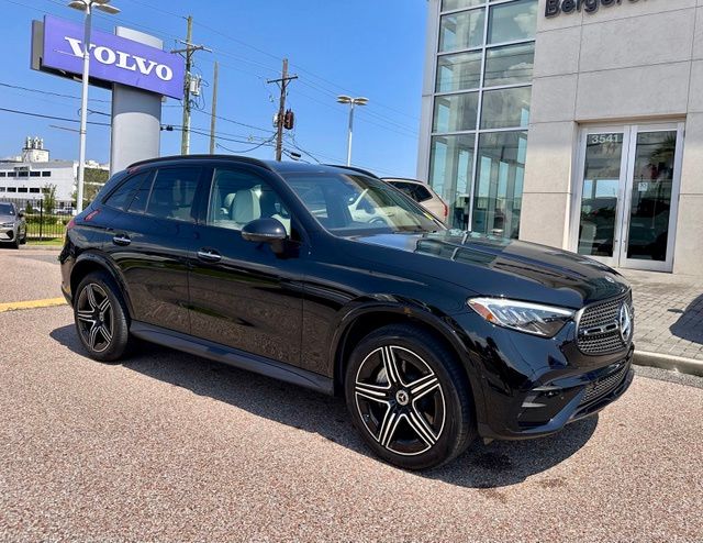 2025 Mercedes-Benz GLC