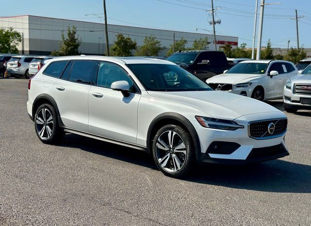 2026 Volvo V60 Cross Country Plus
