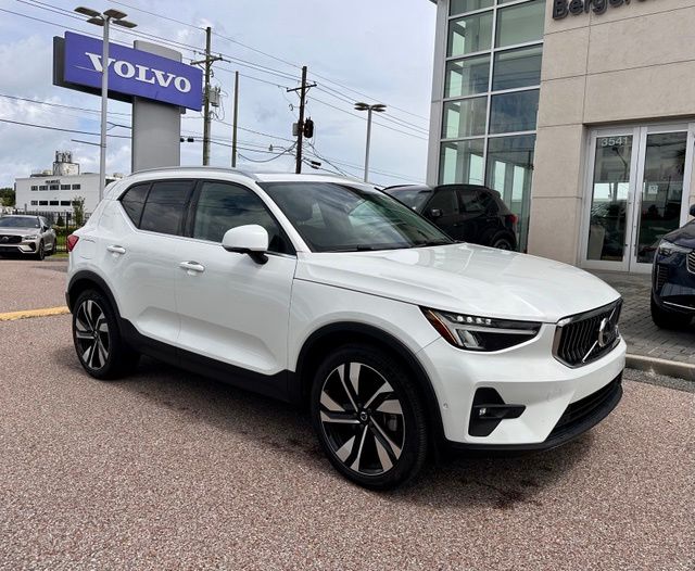 2023 Volvo XC40