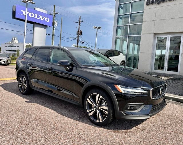 2026 Volvo V60 Cross Country Plus