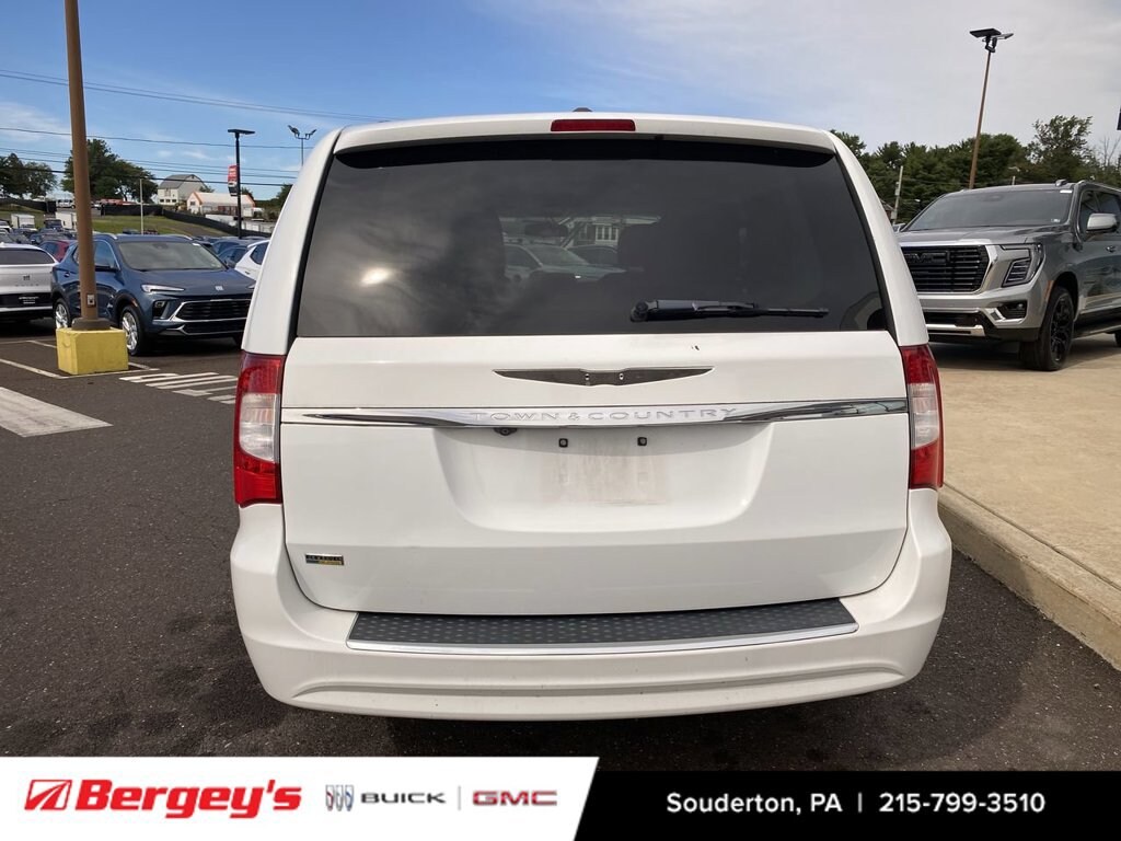 Used 2016 Chrysler Town & Country Touring